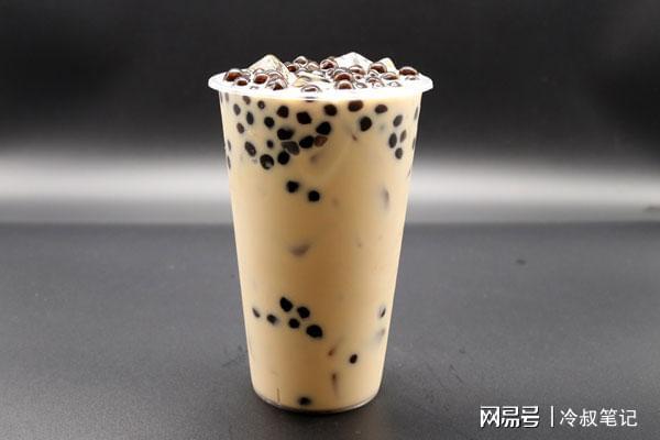 集体降价为何都向蜜雪冰城看齐？ag真人旗舰从30到4块新茶饮